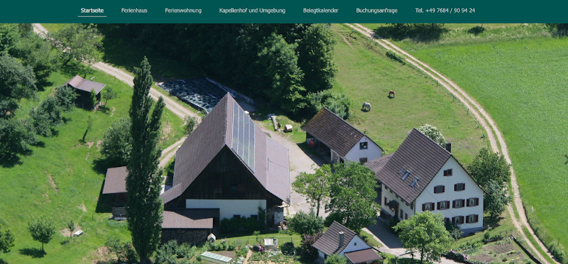 Website des Kapellenhofs im Glottertal mit einer Luftaufnahme des Hofs